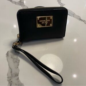 MICHAEL KORS Wristlet